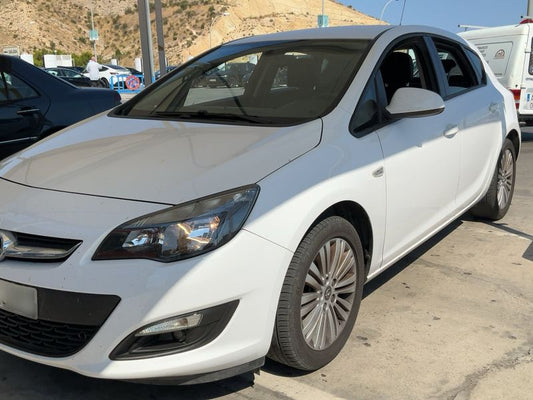 Opel Astra 1.6 CDTI DPF Selective 2015 – снимка 2