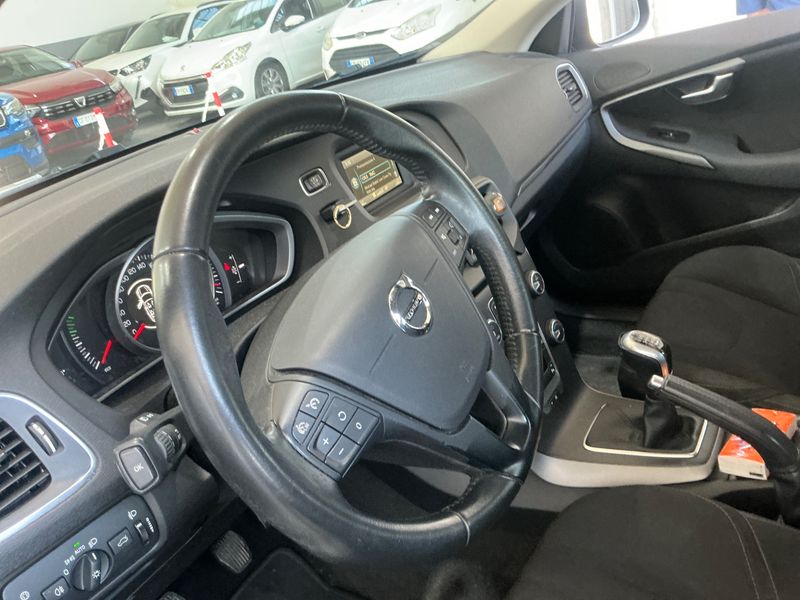 Volvo V40 2.0 D2 Kinetic 2016 – снимка 22
