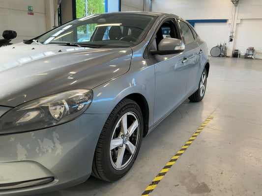 Volvo V40 2.0 D2 Kinetic 2015 – снимка 2
