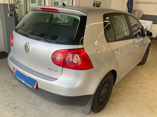 Volkswagen Golf V 1.6 FSI Tour 2007 – снимка 2