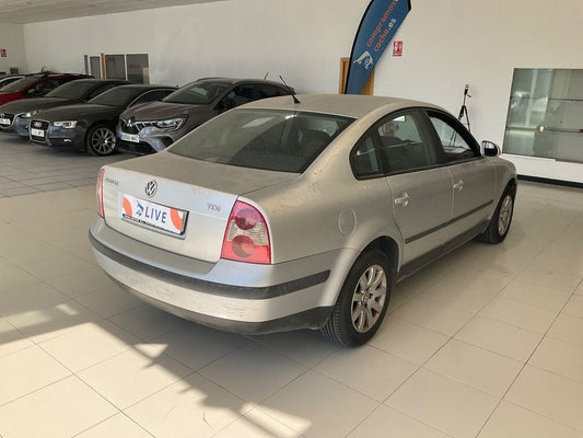Volkswagen Passat 1.9 TDI Edition 2004 – снимка 2