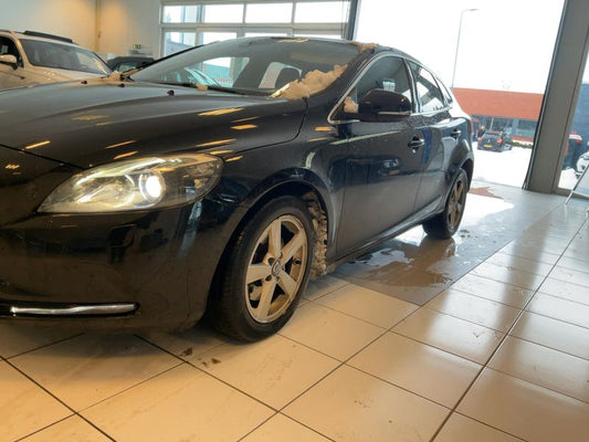 Volvo V40 2.0 T2 Momentum 2016 – снимка 2
