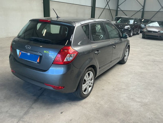 Kia cee'd 1.4 Attract 2010 – снимка 2
