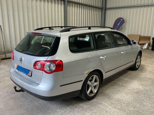 Volkswagen Passat 1.6 Trendline 2009 – снимка 2