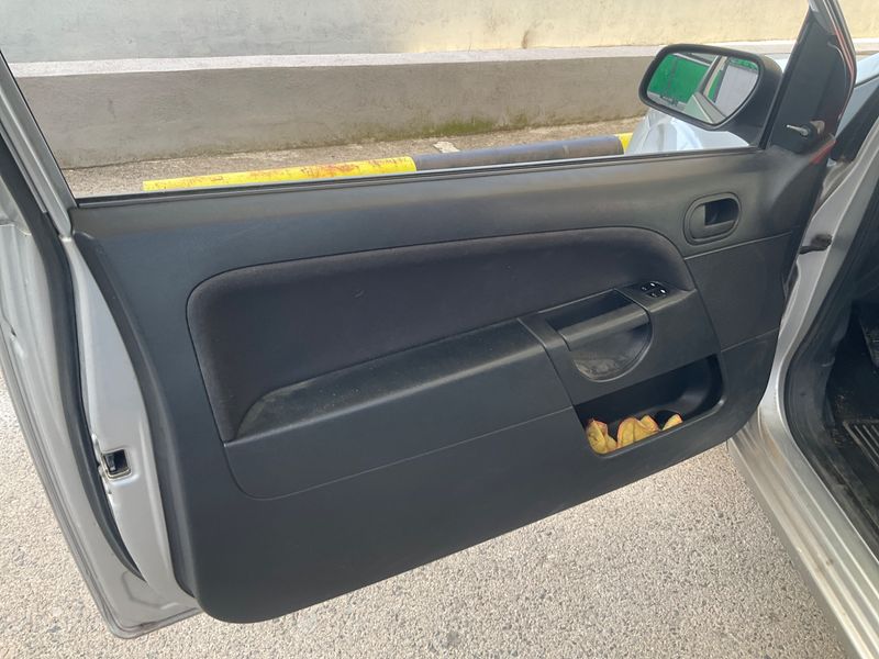 Ford Fiesta 1.4 TDCi Ambiente 2009 – снимка 23