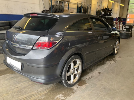 Opel Astra GTC 1.8 Sport 2010 – снимка 2