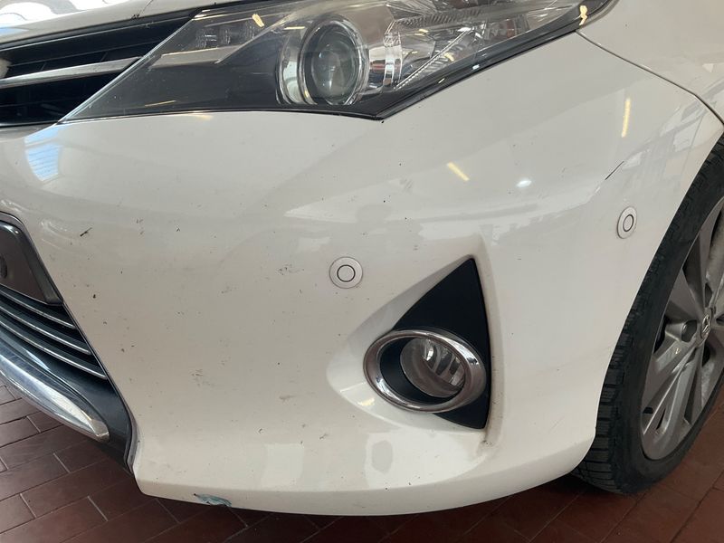 Toyota Auris 1.8 Hybrid Lounge 2014 – снимка 31