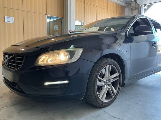 Volvo V60 2.4 D6 Plug-in Hybrid Momentum AWD 2016 – снимка 2