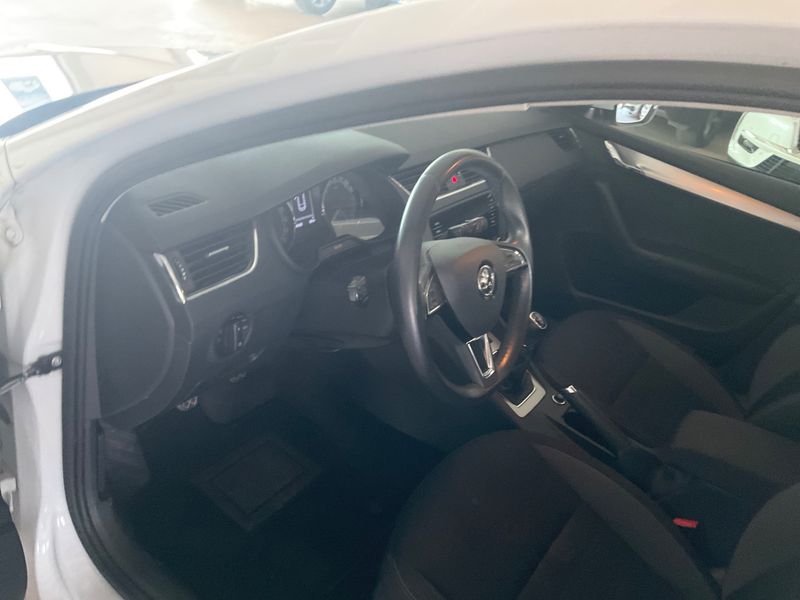 Skoda Octavia 1.6 TDI Executive 2019 – снимка 23