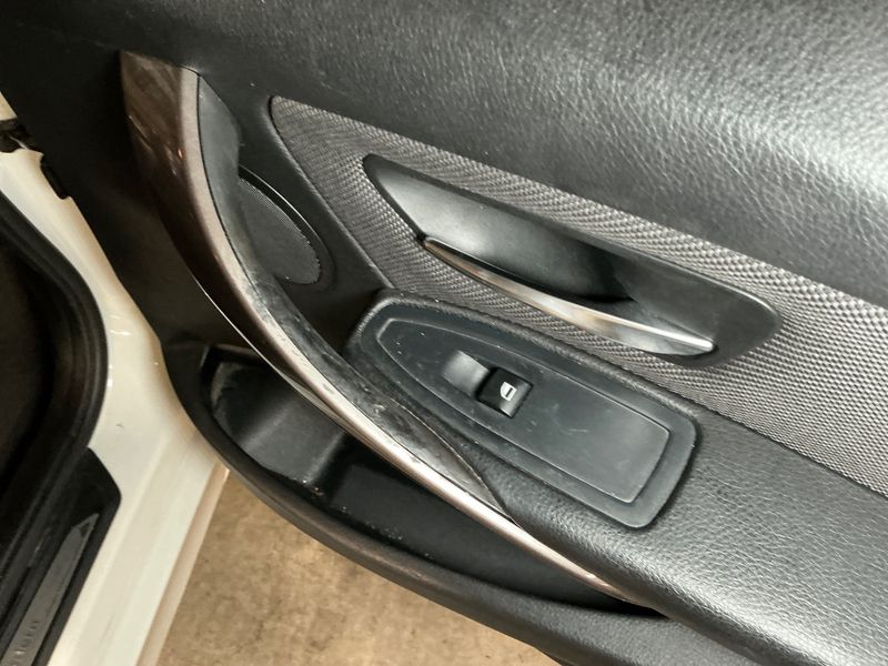 BMW 3er 318d 2014 – снимка на щета