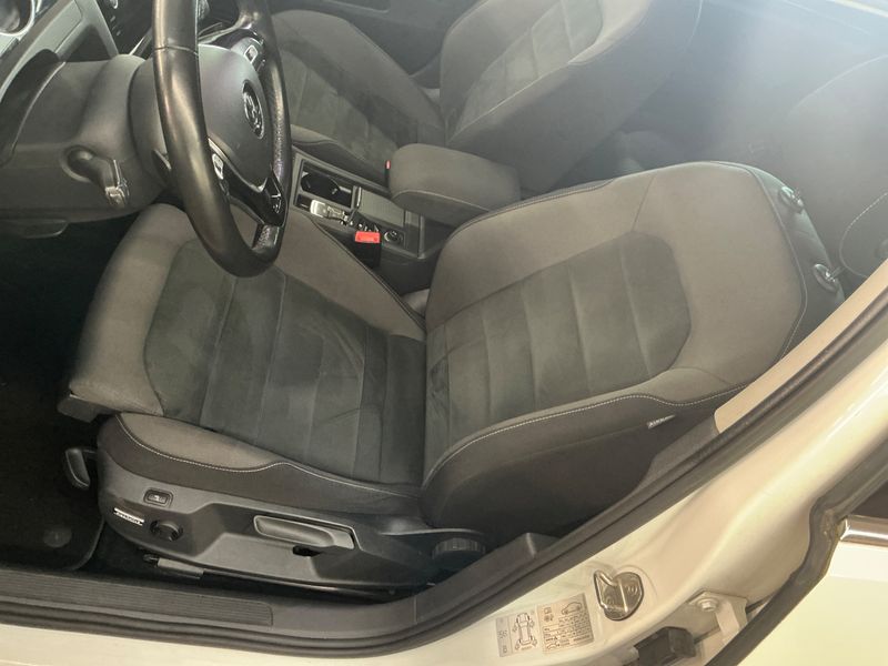 Volkswagen Golf VII 2.0 TDI Highline BlueMotion Tech 2017 – снимка 24