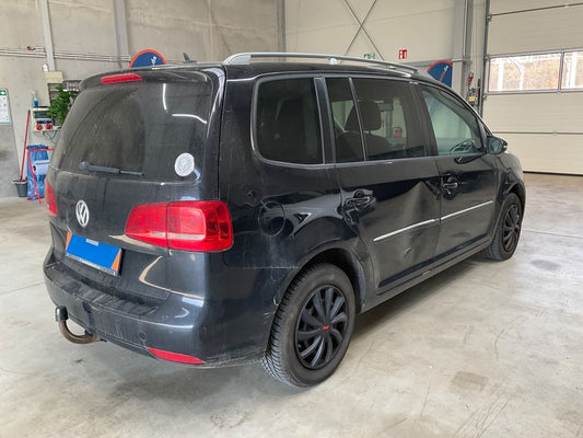 Volkswagen Touran 1.6 TDI Highline 2010 – снимка 2