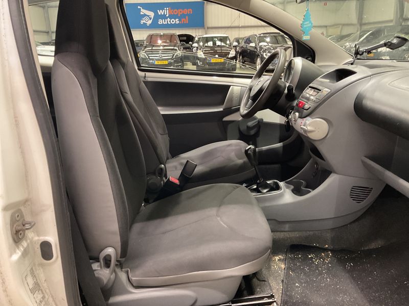 Toyota Aygo 1.0 In 2012 – снимка на щета