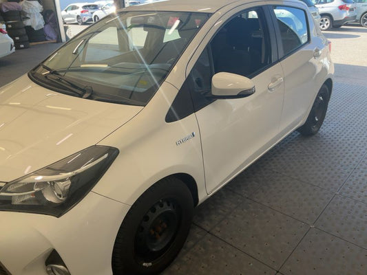 Toyota Yaris 1.5 Hybrid Comfort 2015 – снимка 2