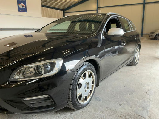 Volvo V60 2.0 D5 Momentum 2015 – снимка 2
