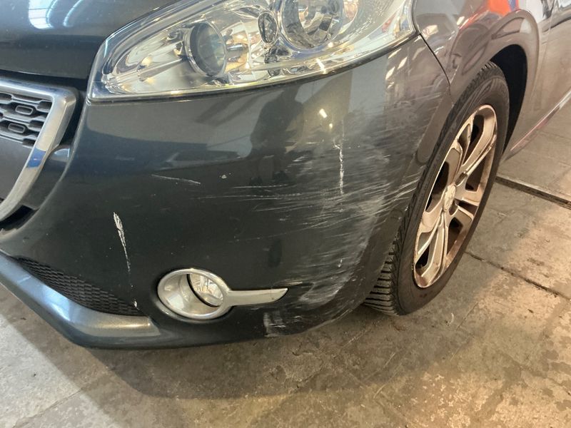 Peugeot 208 1.6 e-HDi Allure 2012 – снимка 29
