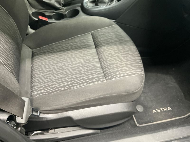 Opel Astra 1.6 CDTI DPF Edition 2014 – снимка 31