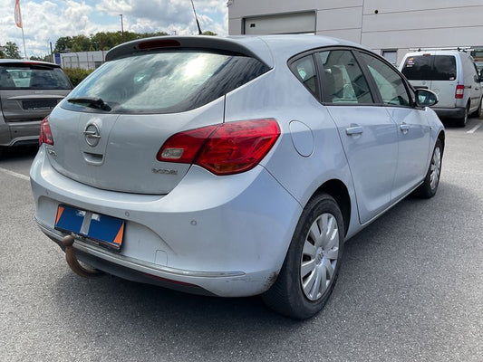 Opel Astra 1.6 CDTI DPF Selection 2014 – снимка 2