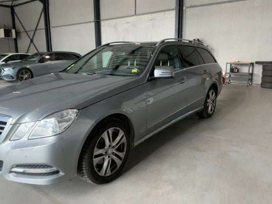 Mercedes-Benz E-Klasse E 220 CDI T BlueEfficiency Avantgarde 2011 – снимка 2