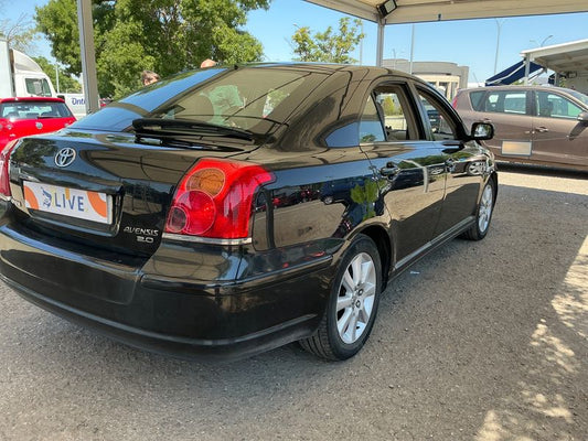 Toyota Avensis 2.0 D-4D Executive Liftback 2004 – снимка 2