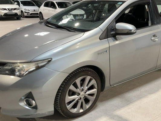 Toyota Auris 1.8 Hybrid Dynamic 2014 – снимка 2