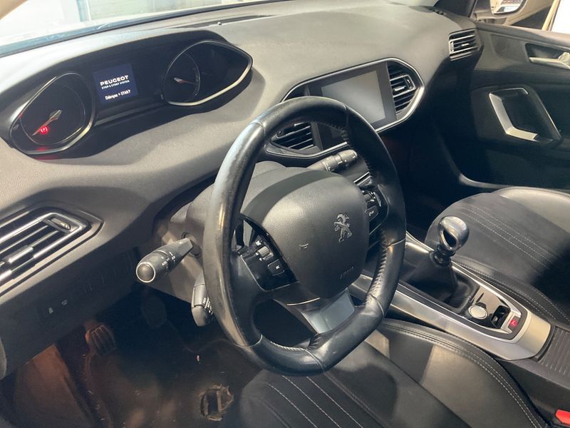 Peugeot 308 2.0 Blue-HDi Feline 2014 – снимка 22