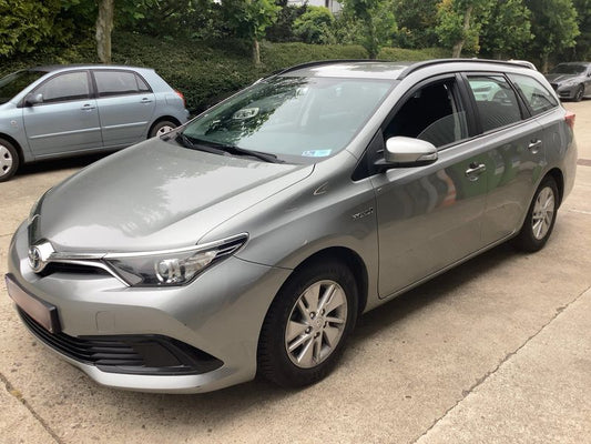 Toyota Auris Touring Sports 1.8 Hybrid Comfort 2016 – снимка 2