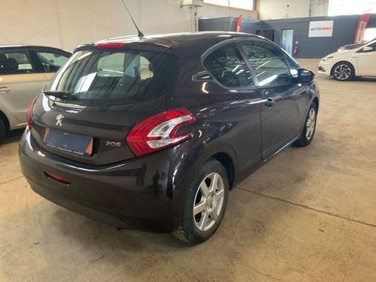 Peugeot 208 1.2 VTi Active 2013 – снимка 2