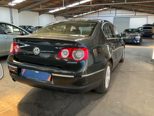 Volkswagen Passat 1.6 FSI Highline 2005 – снимка 2