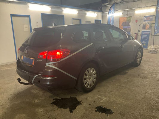 Opel Astra 1.6 CDTI DPF Edition 2014 – снимка 2