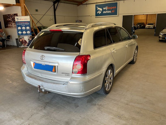 Toyota Avensis 2.0 D-4D Sol 2009 – снимка 2