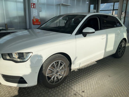 Audi A3 Sportback 1.6 TDI Attraction 2016 – снимка на щета 2