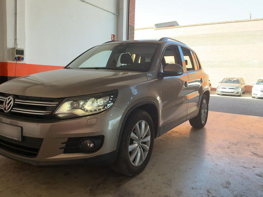 Volkswagen Tiguan 2.0 TDI T1 BlueMotion Tech 2015 – снимка 2