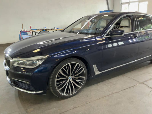 BMW 7er 750i xDrive 2016 – снимка 2