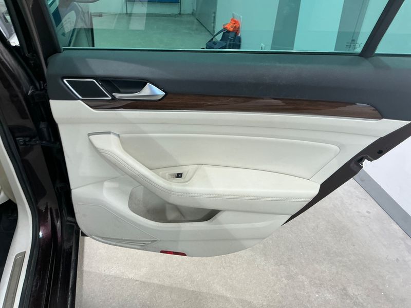 Volkswagen Passat 2.0 TDI Highline BlueMotion Tech 2017 – снимка 34