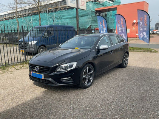 Volvo V60 2.4 D6 Plug-in Hybrid Summum AWD 2015 – снимка 2