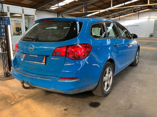 Opel Astra 1.6 CDTI DPF Edition 2015 – снимка 2
