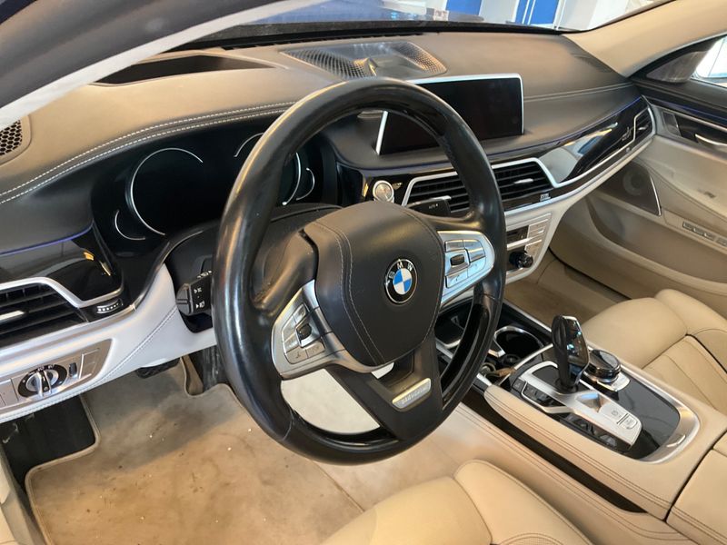 BMW 7er 740e L xDrive 2016 – снимка 25