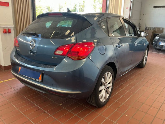 Opel Astra 1.7 CDTI Active 2013 – снимка 2