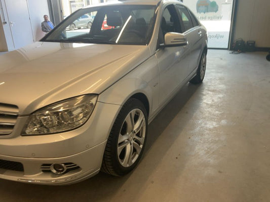 Mercedes-Benz C-Klasse C 200 CGI BlueEfficiency Avantgarde 2010 – снимка 2