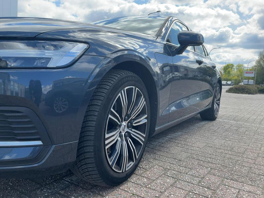 Volvo S60 2.0 T8 Plug-in Hybrid Inscription AWD 2021 – снимка 2