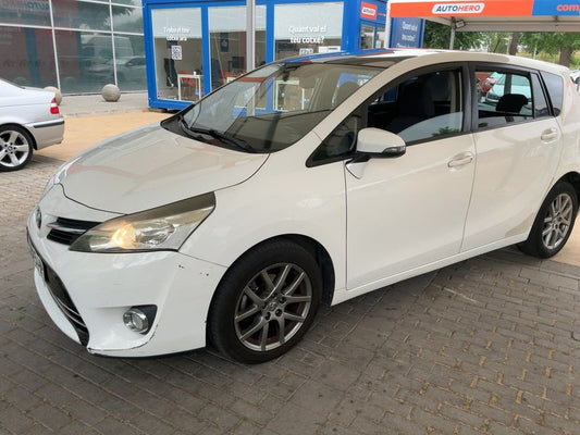 Toyota Verso 2.0 D-4D Basis 2013 – снимка 2