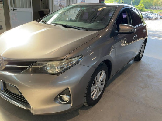 Toyota Auris 1.8 Hybrid Active 2013 – снимка 2