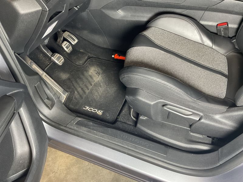 Peugeot 3008 1.2 PureTech Allure 2017 – снимка 25