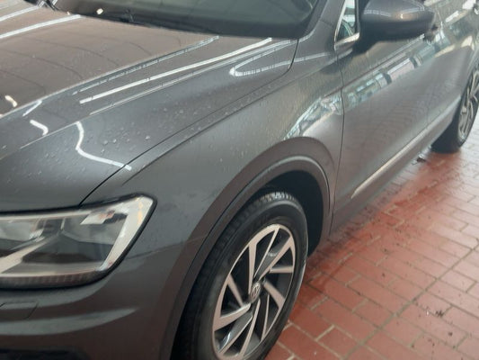 Volkswagen Tiguan 2.0 TDI Sound BlueMotion Tech 2017 – снимка 2