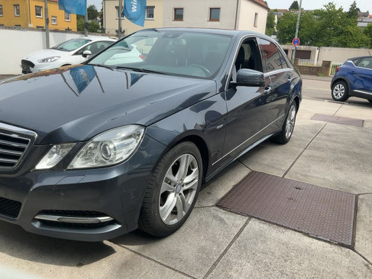 Mercedes-Benz E-Klasse E 220 CDI BlueEfficiency Avantgarde 2011 – снимка 2