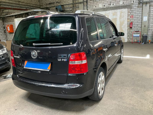 Volkswagen Touran 1.6 FSI Highline 2003 – снимка 2