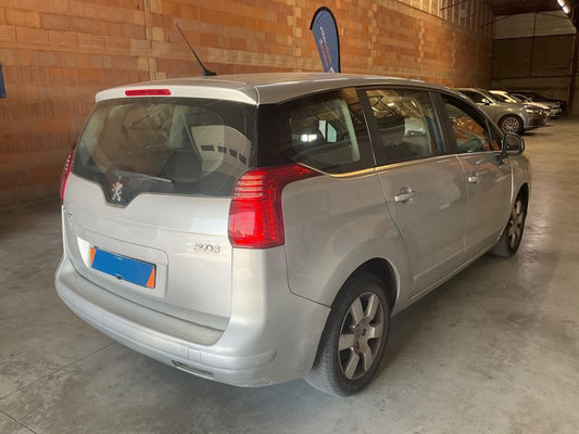 Peugeot 5008 1.6 HDi Premium 2010 – снимка 2