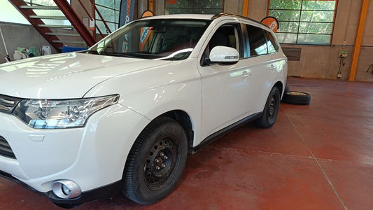 Mitsubishi Outlander 2.2 DI-D Instyle ClearTec 4WD 2015 – снимка 2