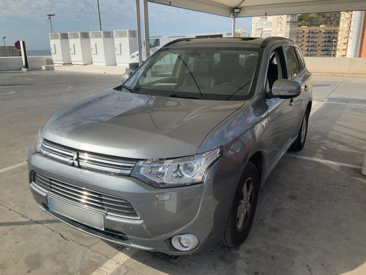 Mitsubishi Outlander 2.0 PHEV PHEV Kaiteki 4WD 2014 – снимка 2